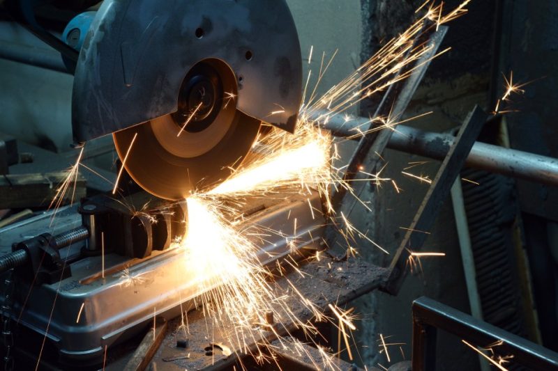 Metallialan ammattilaiset työssään